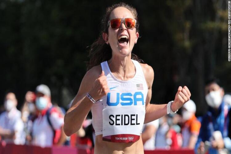 Molly Seidel: นักวิ่งระยะไกลเอาชนะ ‘กลุ่มอาการจอมปลอม’ และ ‘พัด’ ความคาดหวังของเธอในการวิ่งมาราธอนได้อย่างไร